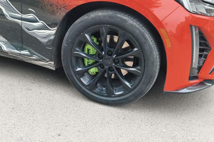 Used Cadillac CT5 2021 28T Luxury Model Right Front Wheel Hub