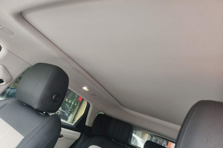 Used Land Rover Range Evoque 2022 Facelifted Aurora L 249 PS R-Dynamic Luxury Edition Headliner