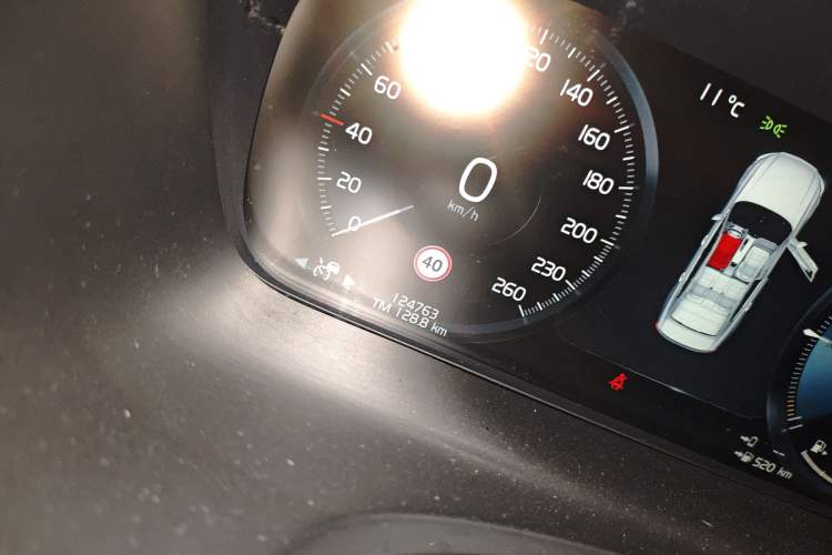 Used Volvo S90 New Energy 2019 T8 E-Drive Hybrid Intelligent Luxury Version China V Standard Odometer Close Up