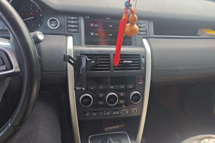 Used Land Rover Discovery Sport 2016 2.0T HSE Audio And AC Panel