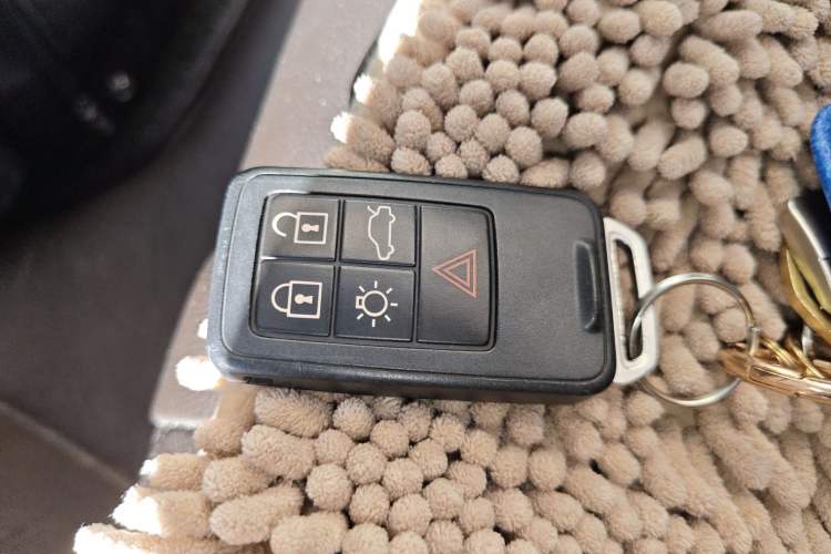 Used Volvo V40 2014 Cross Country T5 AWD Smart Luxury Edition Vehicle Key