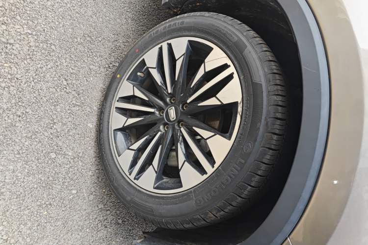 Used Bestune T77 2020 PRO 280 TID Automatic Luxury Model Right Front Wheel Hub