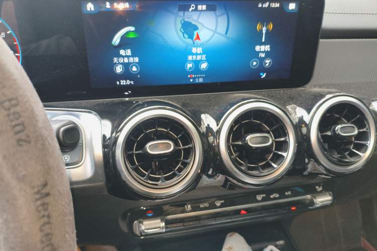 Used Mercedes-Benz GLB 2022 Second Facelift GLB 200 Fashion Edition Audio And AC Panel