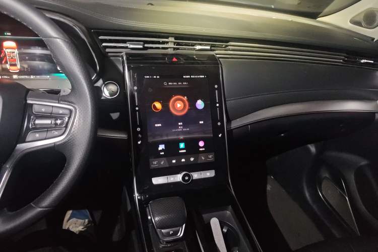 Used Roewe RX5 MAX 2021 Supreme Series 300TGI Automatic Smart Cabin Prestige Edition Audio And AC Panel