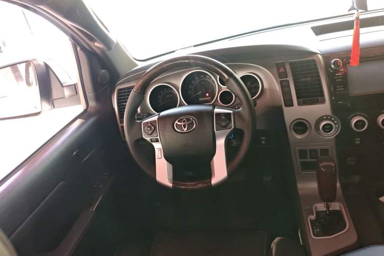 Used Toyota Sequoia 2014 5.7L SR5 8-Seater Middle East Version Steering Wheel