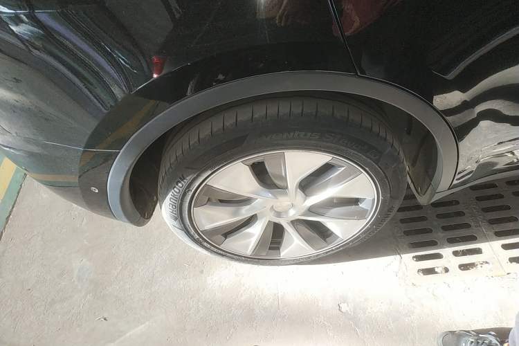 Used Tesla Model Y 2022 Long-Range All-Wheel-Drive Version
