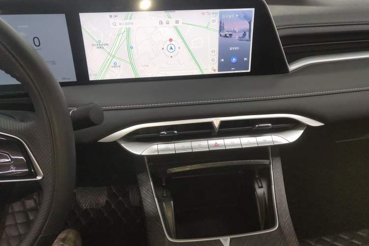 Used Venucia V DD-i 2023 110 km iE Version Audio And AC Panel