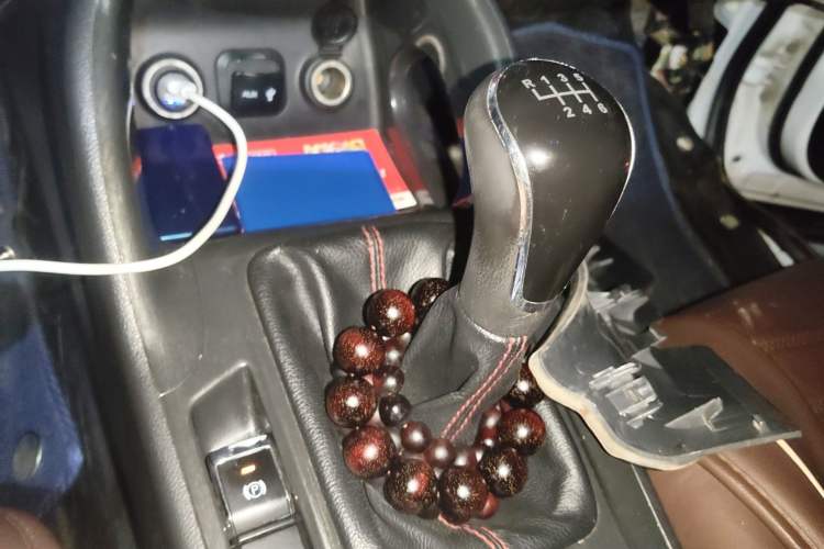 Used CHANGAN CS75 2017 Shangku Edition 1.5T Manual ZhiXiang Model Gear Lever