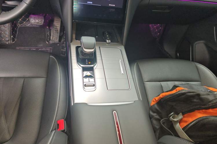 Used Hongqi HS7 PHEV 2024 2.0T PHEV Four-Wheel Drive Flagship Edition 6 Seats Gear Lever