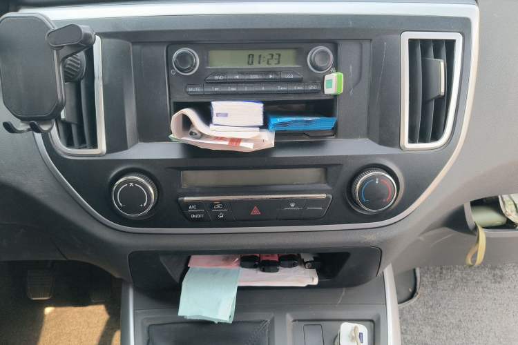 Used Jinbei Hiace King 2021 2.0L City Transport King Series Express Model Standard Top 6-Seater 1TZS Audio And AC Panel