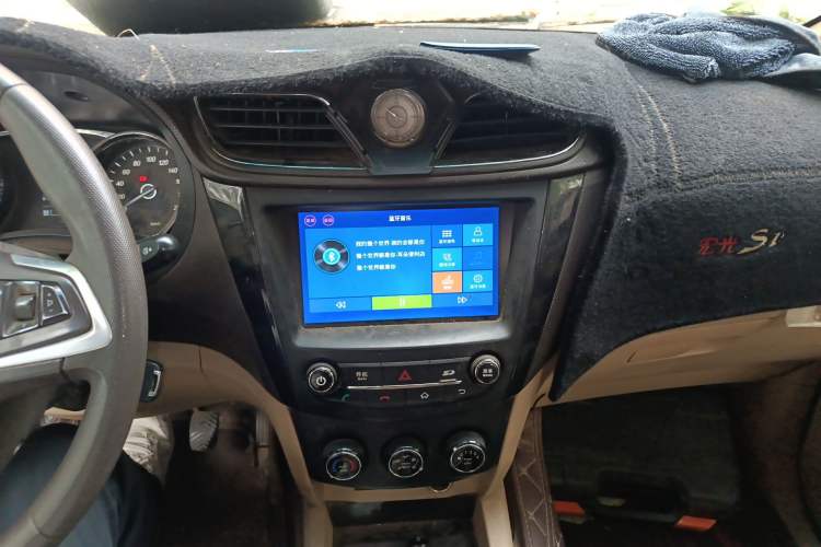 Used Wuling Hongguang 2016 1.5L S1 Deluxe Model China V-standard Audio And AC Panel