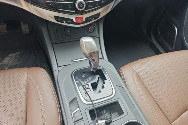 Used BYD S7 2016 2.0T Automatic Prestige Plus Gear Lever