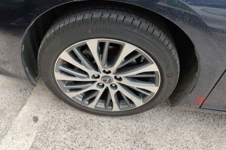 Used Lexus ES 2020 300h Deluxe Edition Left Front Wheel Hub