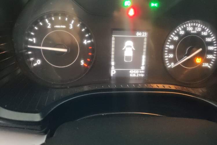 Used JMC Yuhu 7 2022 2.0T Automatic Diesel Two-Wheel Drive Comfort Plus Long Wheelbase Odometer Close Up