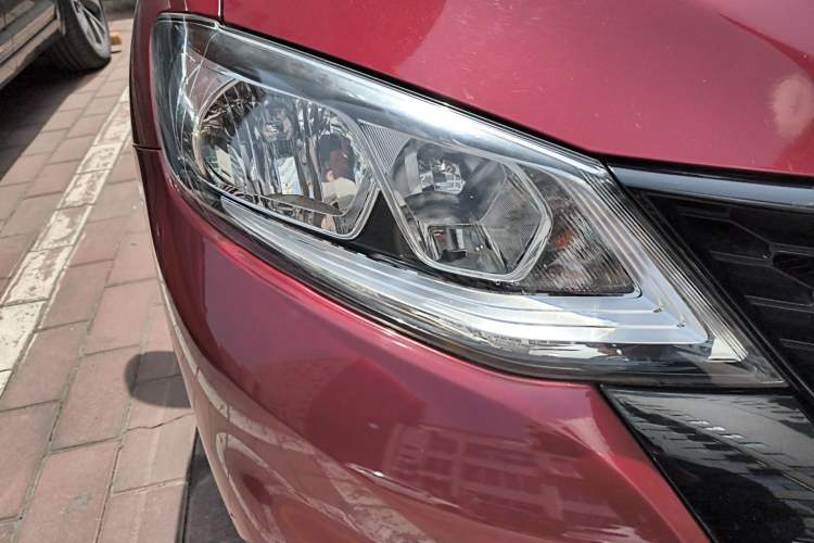 Used Nissan Tiida 2019 1.6L CVT Smart Drive Version China VI Standard Right Front Headlight