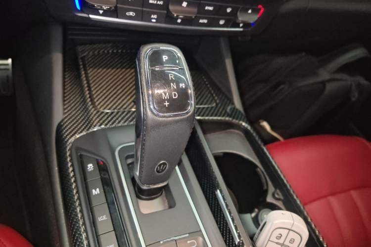 Used Maserati Levante 2016 3.0T Standard Edition Gear Lever