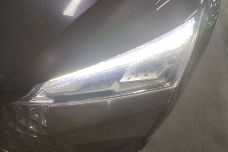 Used Dongfeng Aeolus Yixuan 2022 230T Automatic Adaptive-Beam Knight Edition
