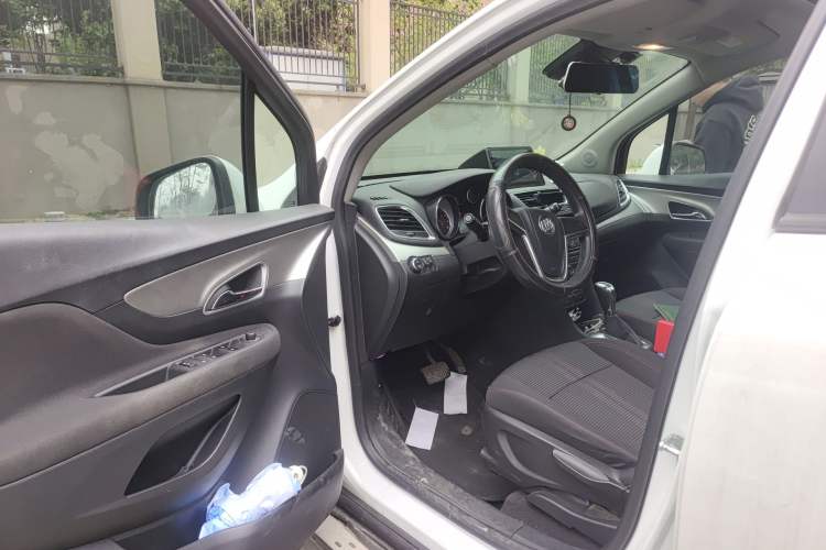 Used Buick Encore 2015 1.4T Automatic Two-Wheel Drive Urban Elite Version
