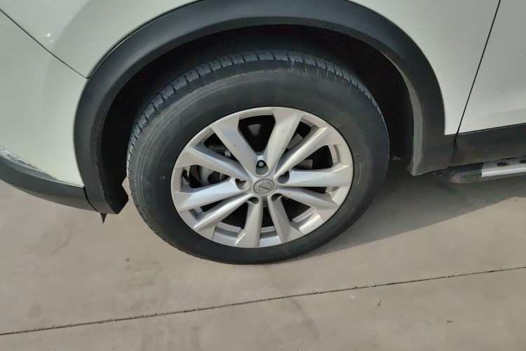 Used Nissan Qashqai 2016 2.0L CVT Elite Edition Left Front Wheel Hub