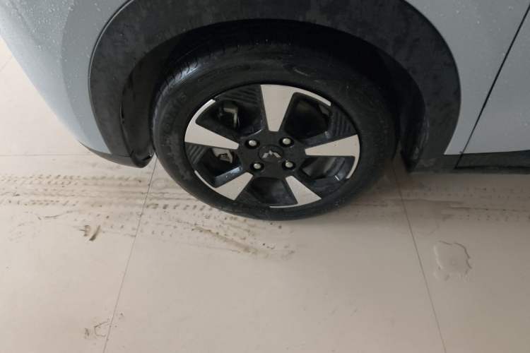 Used Wuling Bingo PLUS 2024 510 km Flagship Edition Four-Seater Version Left Front Wheel Hub