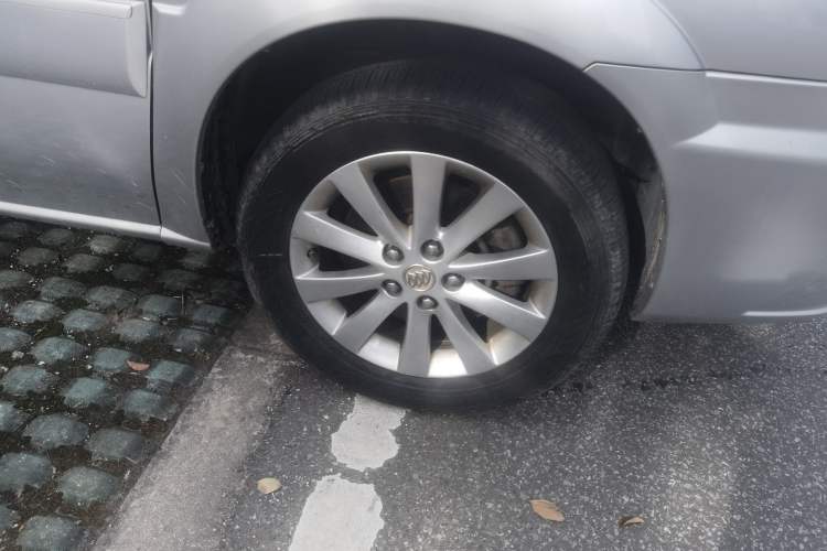 Used Buick GL8 2013 2.4L Comfort Edition Right Front Wheel Hub