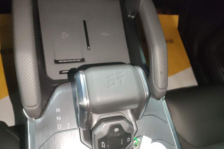 Used JETOUR Traveler 2023 1.5T Two-Wheel Drive Discovery PRO Gear Lever