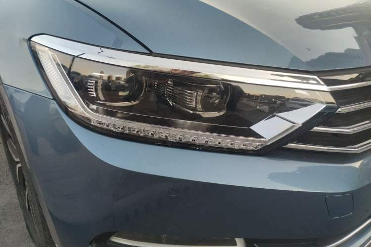 Used Volkswagen Variant 2018 380TSI Two-Wheel Drive Comfort Edition Right Front Headlight