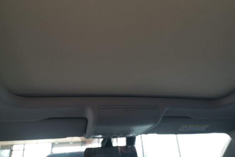 Used Volkswagen Tiguan L 2025 Model, Outstanding Version, 300TSI Automatic Two-Wheel Drive Longteng Edition Headliner