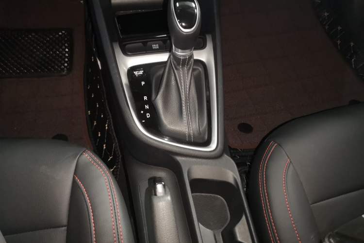 Used Hyundai Celesta 2018 1.6L Automatic GL Enjoyment Edition China VI compliant Gear Lever