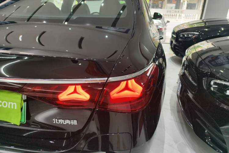 Used Mercedes-Benz E-Class New Energy 2024 E 350 e L Plug-in Hybrid Sedan Exterior 3