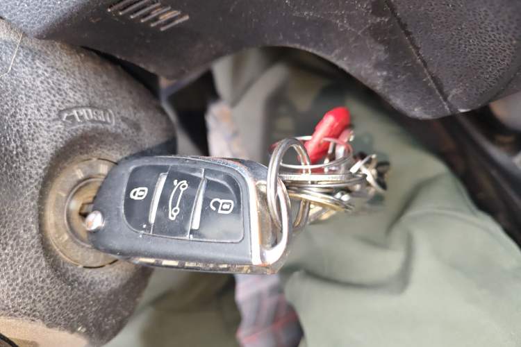 Used Honda Fit 2011 1.5L manual luxury version
