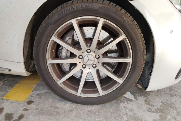 Used Mercedes-Benz S-Class AMG 2016 AMG S 63 L 4MATIC Right Front Wheel Hub