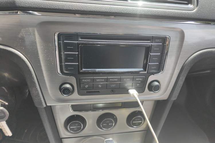 Used Volkswagen Lavida 2013 Revised Version 1.6L Automatic Luxury Edition
