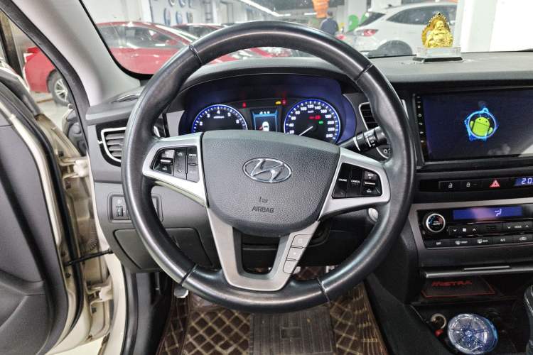 Used Hyundai Mistra 2014 1.8L Automatic Deluxe DLX Model Steering Wheel