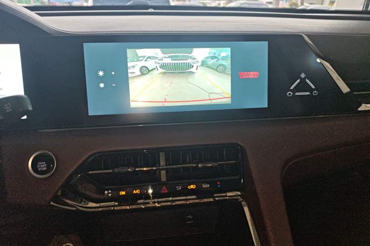 Used SOL X8 PLUS 2023 1.5 TGDI DCT Smart Home Edition 7-Seater