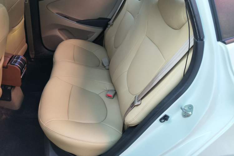 Used Hyundai Verna (older generation) 2014 1.4L Manual Smart GLS Trim Left Rear Seat