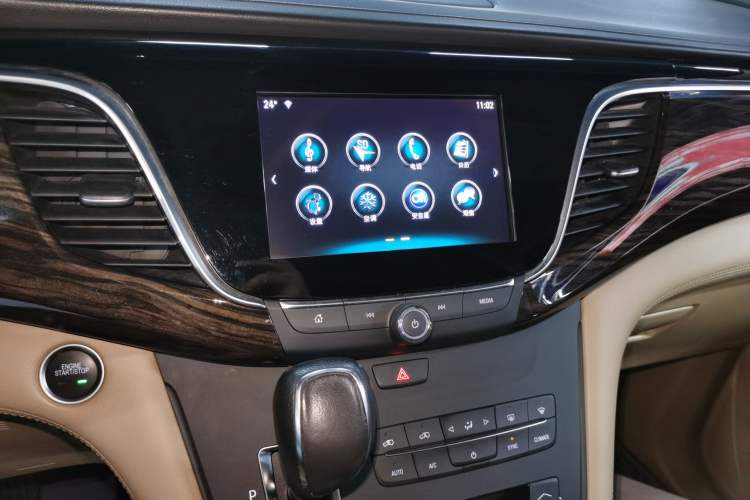 Used Buick GL8 2018 ES 28T Premium Model China VI Standard Audio And AC Panel
