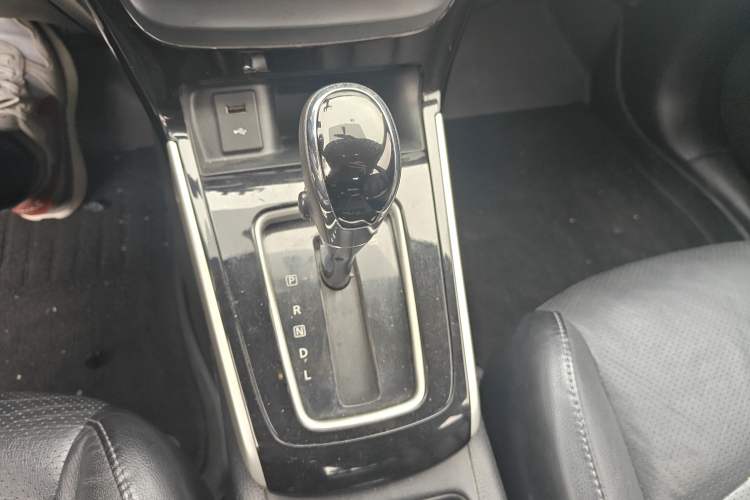 Used Nissan Sylphy 2019 1.6XV CVT Smart Connect Luxury Edition China VI Standard Gear Lever
