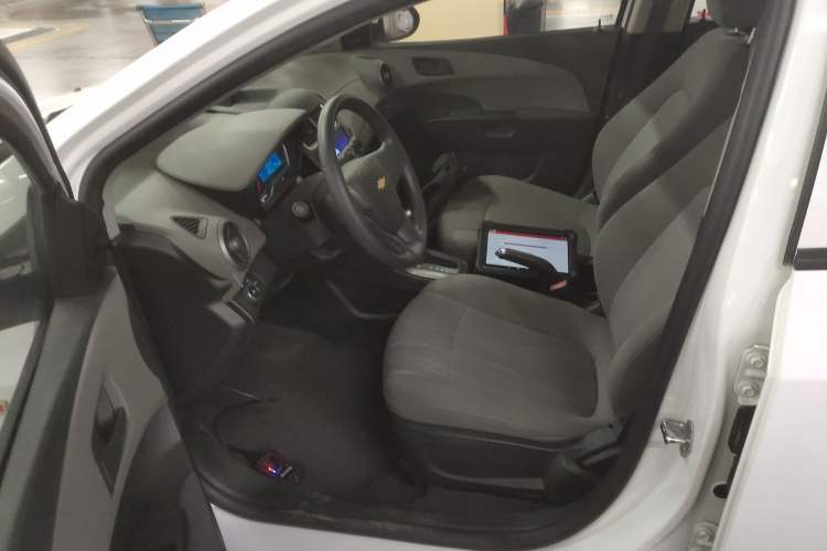 Used Chevrolet Aveo Sonic 2014 Sedan 1.4SL AT Stylish Sunroof Edition