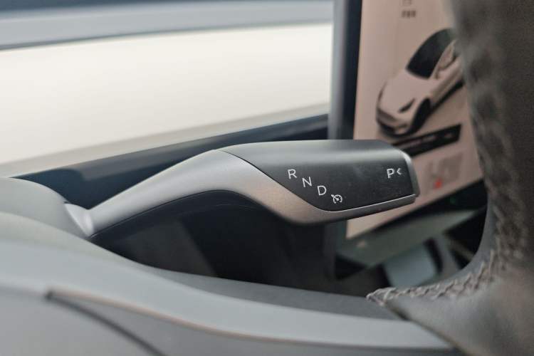 Used Tesla Model Y 2022 Revised Version Rear-Wheel Drive Gear Lever