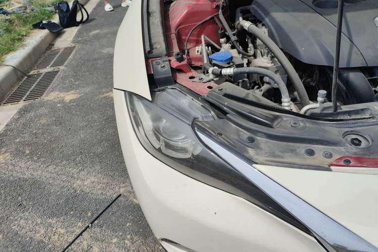 Used Mazda CX-4 2018 2.0L Automatic Two-Wheel Drive Blue Sky Dynamic Version China VI Standard Right Front Headlight