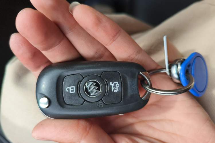 Used Buick Verano 2015 Sedan 20T Dual-Clutch Leading Model Vehicle Key