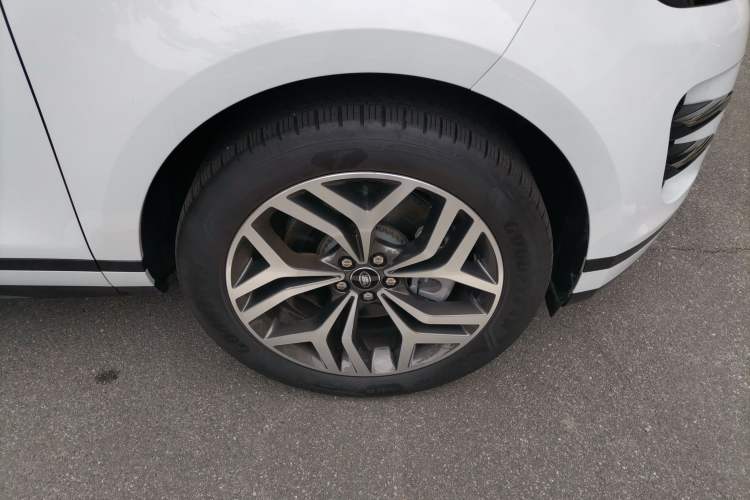 Used Land Rover Range Evoque 2024 Aurora L 249 PS Prestige Light-Chasing Edition Right Front Wheel Hub