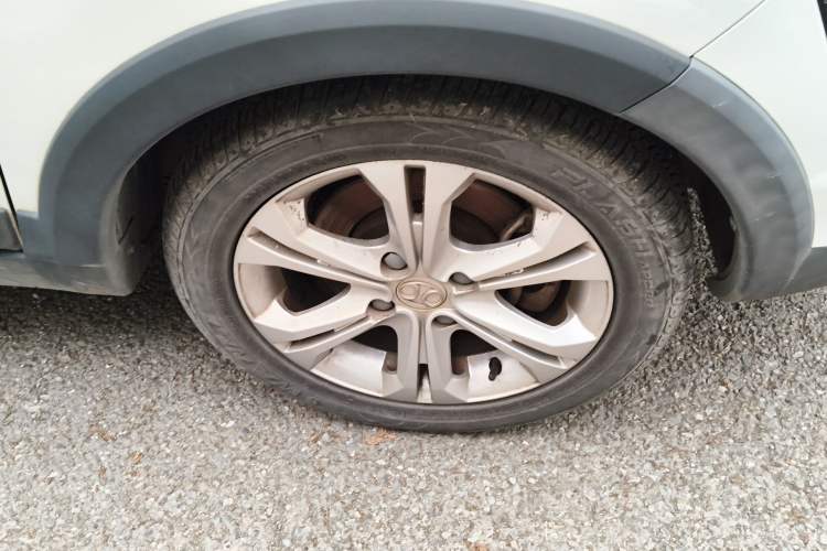 Used BAIC New Energy EX 2018 EX360 New Style Edition Right Front Wheel Hub