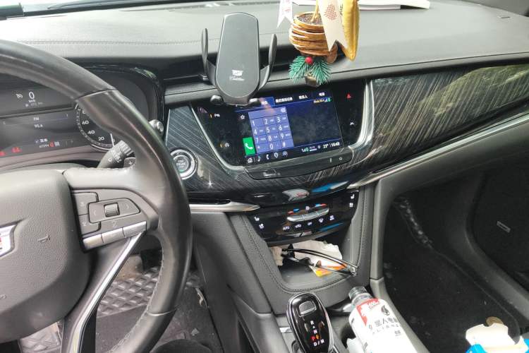 Used Cadillac XT6 2022 2.0T Six-Seater Four-Wheel Drive Luxury Version Audio And AC Panel