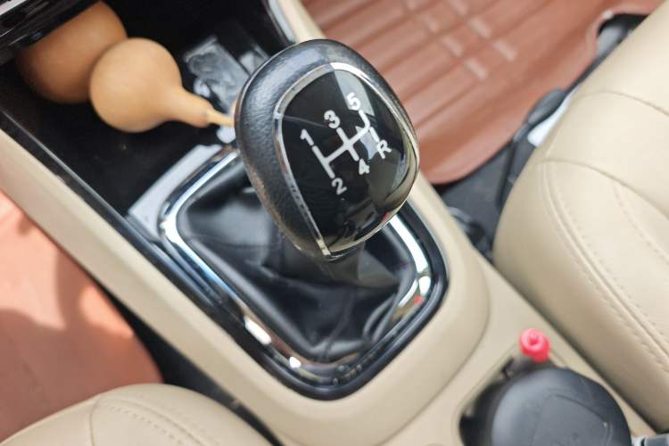 Used Chery E3 2015 1.5L Manual ZhiShang Model Gear Lever