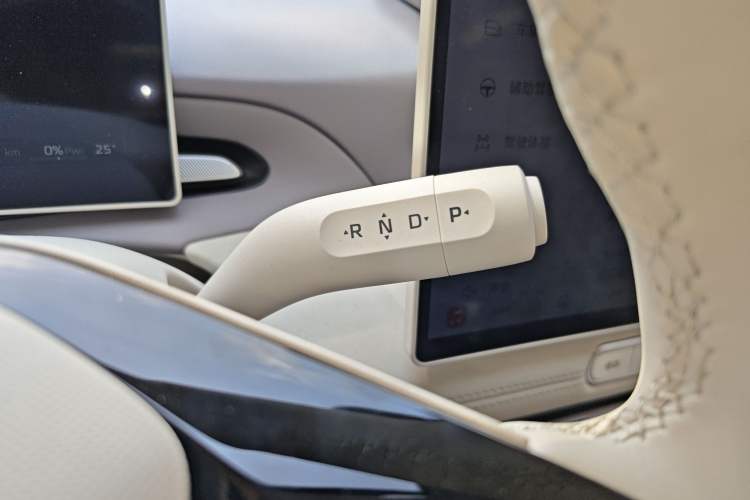 Used MG 4 EV 2026 Model 530 Smart Fun Edition Gear Lever