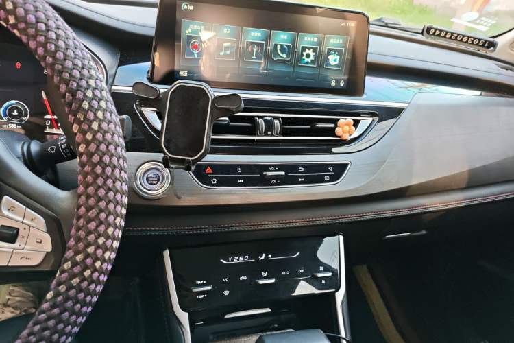 Used CHANGAN CS75 2020 280T DCT Luxury Version China VI Standard
