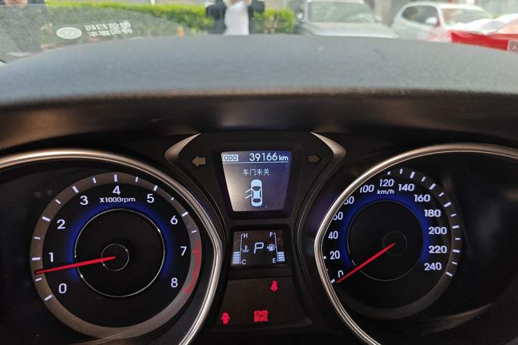 Used Hyundai Elantra (5th Generation / Langdong) 2015 1.6L Automatic Luxury Model Odometer Close Up
