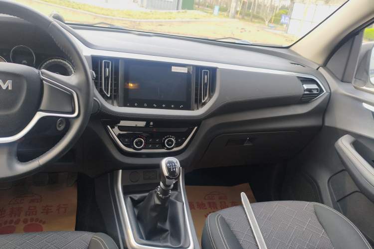 Used Isuzu JLM 2020 2.5T Two-Wheel Drive Diesel Leading-Edge Version JE4D25Q6A Meeting China VI Emission Standards